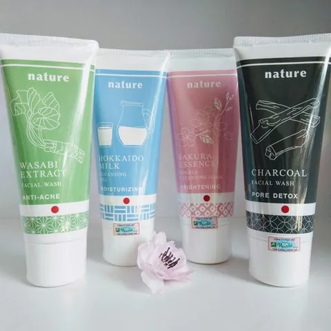Sữa rửa mặt se khít lỗ chân lông than hoạt tính Naris Charcoal Nature Nhật Bản 100gr