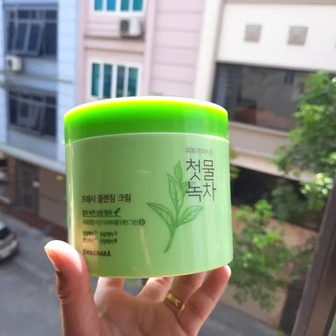 Kem tẩy trang trà xanh Welcos Green Tea Fresh Cleansing Cream sạch sâu, duy trì độ ẩm Hàn Quốc 300g