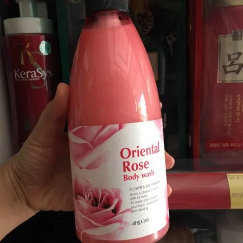 Sữa tắm trái dừa dạng gel làm trắng da Welcos Coconut Body Hàn Quốc 750ml - Hàng Chính Hãng