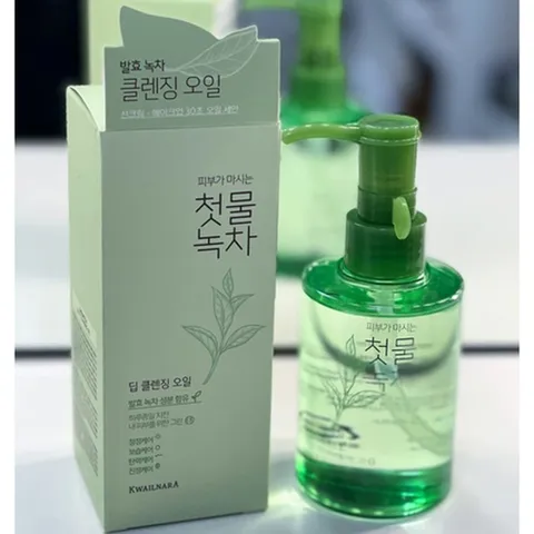 Dầu tẩy trang trà xanh làm sạch bụi bẩn, bã nhờn Welcos Green Tea Deep Cleansing Oil Hàn Quốc 170ml