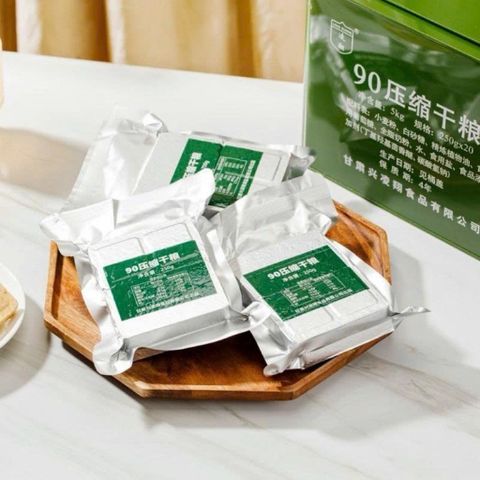 [Thùng Sắt 4KG] Lương Khô Quân Đội 900 Nội Địa Trung Cao Cấp - Lương Khô Ba Sao Giòn Ngon(20 Gói x 200g)