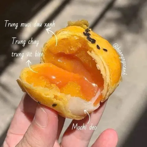 Bánh Trứng Chảy Liuxinsu Bei Yue Wan Hộp 330g (6 Cái) - Bánh Pía Trứng Muối Tan Chảy Ngàn Lớp Đài Loan Thơm Ngon Giá Rẻ