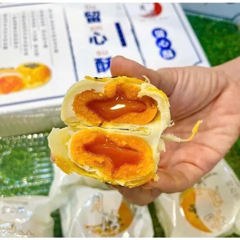 Bánh Trứng Chảy Liuxinsu Bei Yue Wan Hộp 330g (6 Cái) - Bánh Pía Trứng Muối Tan Chảy Ngàn Lớp Đài Loan Thơm Ngon Giá Rẻ