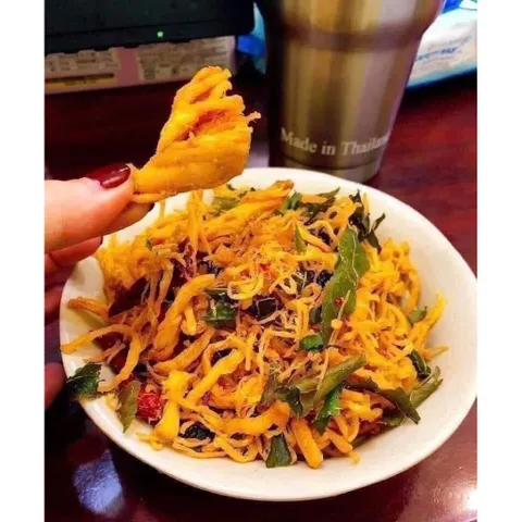 Khô Gà Lá Chanh Loại 1 Hũ 400g - Thịt Gà Khô Xé Sợi Cay Cay Giòn Dai Đậm Vị Đồ Ăn Vặt Nội Địa Thơm Ngon Giá Rẻ