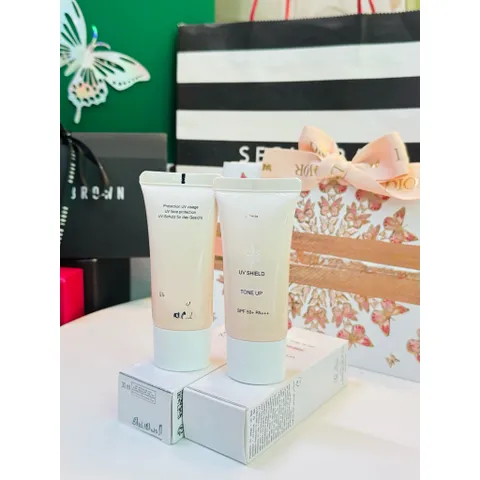 Kem chống nắng nâng tông Snow UV Shield Tone Up SPF50+ PA++++ ✨ 786151