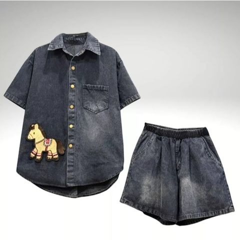 Bộ quần áo Jean mềm cạp chun khuy bấm thêu hình nổi, set Jean nữ thêu ngựa sang chảnh- Màu đen khói size (50kg-55kg