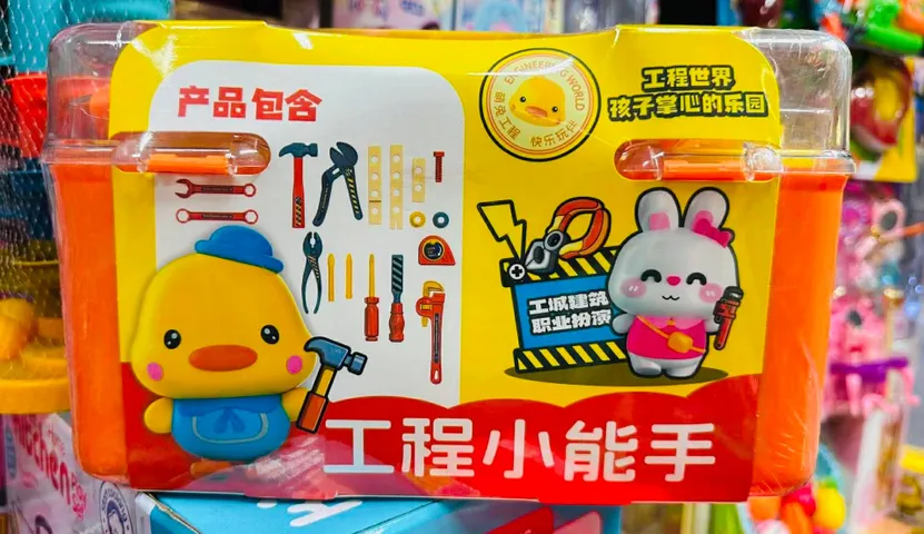 Hộp đồ chơi công cụ với các dụng cụ đa dạng và hình ảnh hoạt hình dễ thương 7711