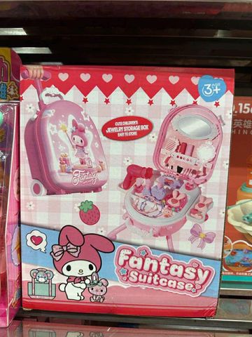 Hộp đồ chơi trang điểm Fantasy Suitcase với My Melody, màu hồng, phù hợp cho trẻ em từ 3 tuổi trở lên, có hộp đựng và các phụ kiện nhỏ 2200