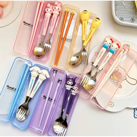 bộ thìa dĩa đũa 3 món kèm hộp hoạt hình sanrio hello kitty kuromi cinnamoroll cho bé