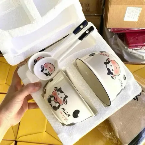 Set 2 bát sứ hình bò sữa Cute milk kèm 2 thìa siêu đáng yêu phong cách Hàn Quốc