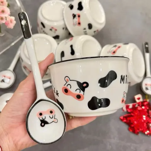 Set 2 bát sứ hình bò sữa Cute milk kèm 2 thìa siêu đáng yêu phong cách Hàn Quốc