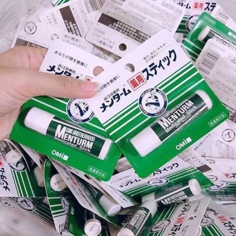 Son dưỡng môi giảm nứt nẻ khô môi Omi Menturm Nhật 787965