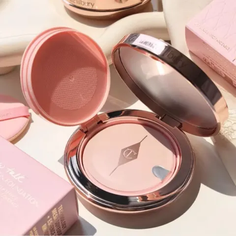 Phấn Nước Tạo Hiệu Ứng Sáng Mịn Tự Nhiên CT Pillow Talk Beautifying Cushion Foundation 12g Tone da sáng 788291