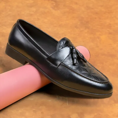 Giày Đen Nam Vân 3D Nổi Bật Giày Âu Nam Chuông Tassel Lịch Lãm Giày Tây Nam Công Sở Đế Khâu Chắc Chắn Tại Xưởng RUNO G8