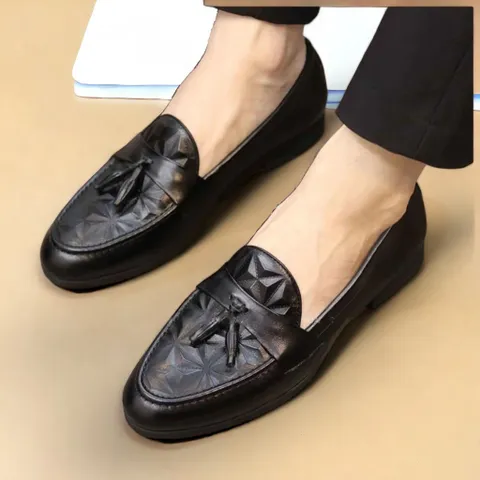 Giày Đen Nam Vân 3D Nổi Bật Giày Âu Nam Chuông Tassel Lịch Lãm Giày Tây Nam Công Sở Đế Khâu Chắc Chắn Tại Xưởng RUNO G8