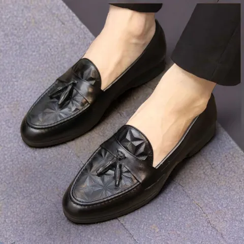Giày Đen Nam Vân 3D Nổi Bật Giày Âu Nam Chuông Tassel Lịch Lãm Giày Tây Nam Công Sở Đế Khâu Chắc Chắn Tại Xưởng RUNO G8