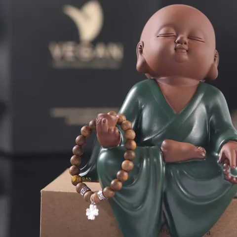 Vòng tay trầm hương VEGAN làm quà tặng cho bé