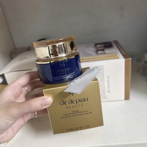 BỘ ĐÔI KEM DƯỠNG NGÀY – ĐÊM CLÉ DE PEAU BEAUTÉ