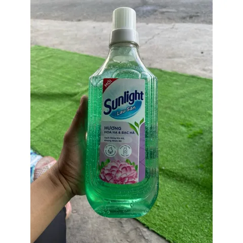 Chai nước lau sàn Sunlight tinh dầu thiên nhiên 1kg