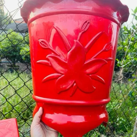 Chậu nhựa 3 chân đỏ Hoa Việt kích thước ngang 40cm cao 41cm