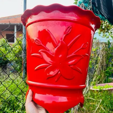 Chậu nhựa 3 chân đỏ Hoa Việt kích thước ngang 40cm cao 41cm