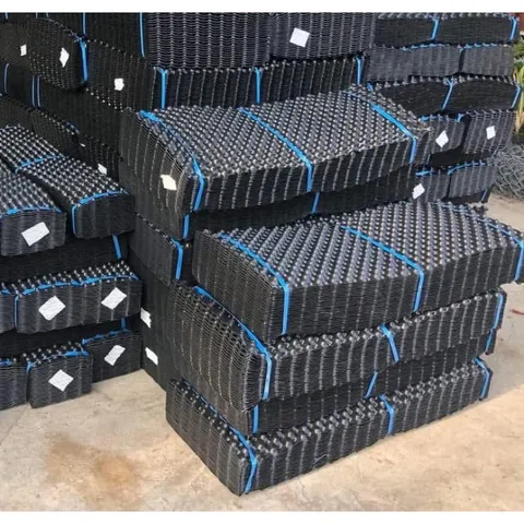 Bầu ươm cây V6 đủ kích thước nguyên xấp dài 50 met tặng kèm ốc vít theo