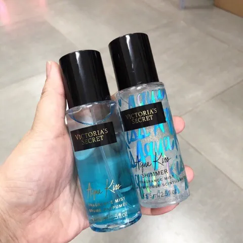 Set 2 chai Xịt Thơm Victoria’s Secret I Love Shimmer Aqua Kiss Fragrance Mist Gift Set 793000
