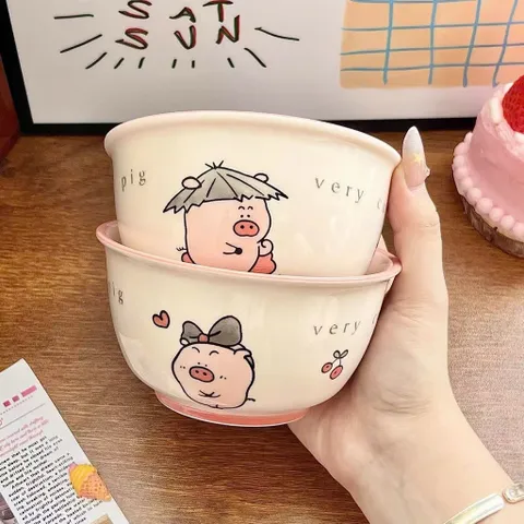 set đĩa kèm bát, thìa sứ và đũa họa tiết lợn hồng – siêu cute, nhìn là mê 💖
