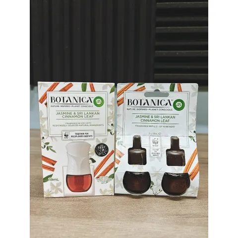 [Úc Botanica - Air Wick] Máy phát tinh dầu cắm điện và set lõi tinh dầu nạp lại/châm lại chiết xuất thiên nhiên