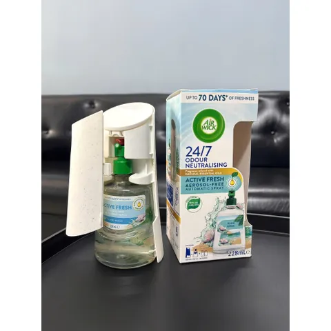 Bộ Phun/ Xịt Tinh Dầu Tự Động Và Bình Tinh Dầu Nạp Lại  Khử Mùi 24/7 Air Wick Active Fresh 228ml