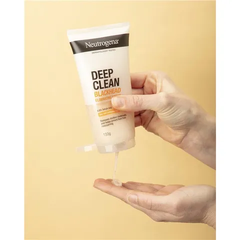 Sữa Rửa Mặt Tẩy Tế Bào Chết Neutrogena Deep Clean 150g