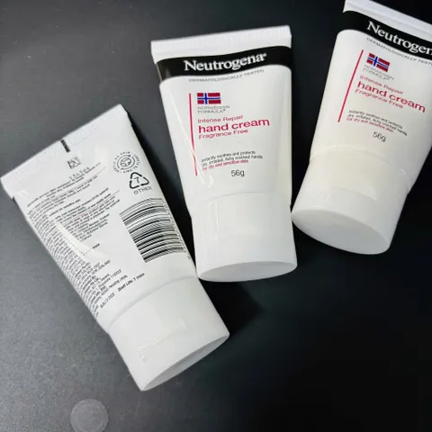 Kem dưỡng da tay chuyên dành cho da khô, nứt nẻ Neutrogena Hand Cream Fragrance Free 56g