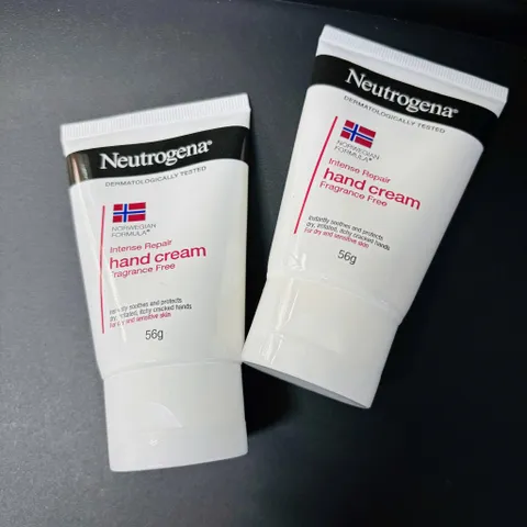 Kem dưỡng da tay chuyên dành cho da khô, nứt nẻ Neutrogena Hand Cream Fragrance Free 56g