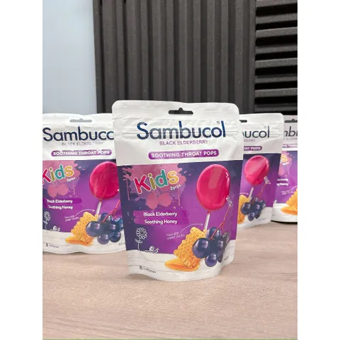 Kẹo mút làm dịu cổ họng/ giảm ho cho bé từ 2 tuổi - Sambucol Black Elderberry Soothing Throat Pops