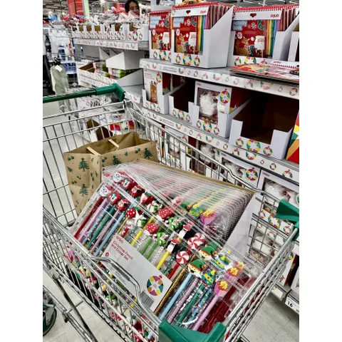 Set 12 Bút Chì + 12 Bút Chì màu Và 24 Tẩy Hình Giáng Sinh