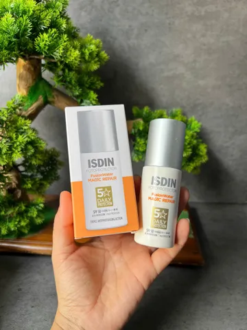 Kem Chống Nắng ISDIN Fusion Water Magic Repair SPF50 50ml Hỗ Trợ Da Lão Hóa
