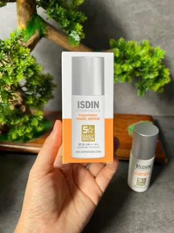 Kem Chống Nắng ISDIN Fusion Water Magic Repair SPF50 50ml Hỗ Trợ Da Lão Hóa