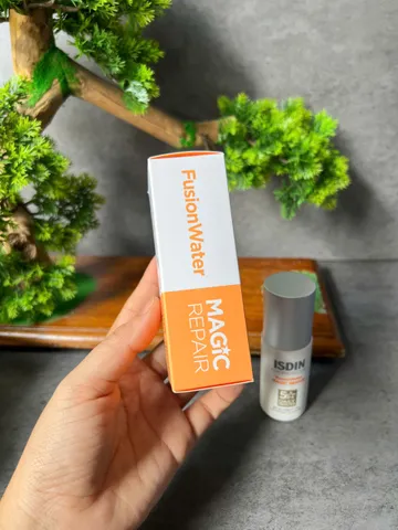 Kem Chống Nắng ISDIN Fusion Water Magic Repair SPF50 50ml Hỗ Trợ Da Lão Hóa