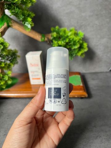Kem Dưỡng Avène Cicalfate+ SPF50+ 30ml Cho Da Nhạy Cảm Dễ Để Lại Vết Thâm