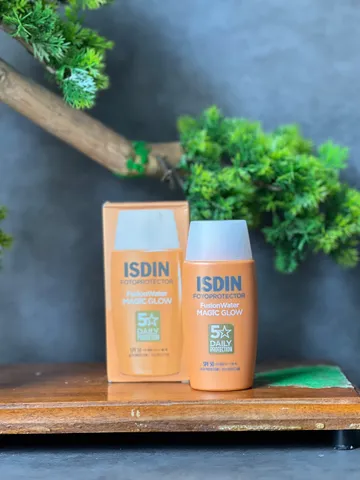 Kem Chống Nắng ISDIN Fusion Water Magic Glow SPF50 50ml Hiệu Ứng Căng Sáng