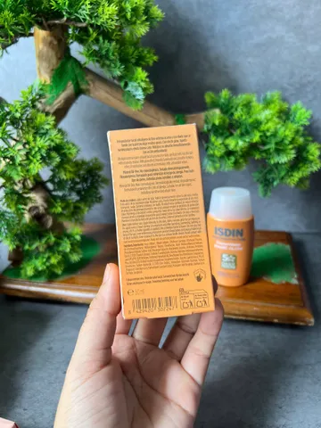 Kem Chống Nắng ISDIN Fusion Water Magic Glow SPF50 50ml Hiệu Ứng Căng Sáng