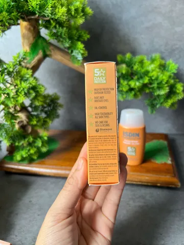 Kem Chống Nắng ISDIN Fusion Water Magic Glow SPF50 50ml Hiệu Ứng Căng Sáng