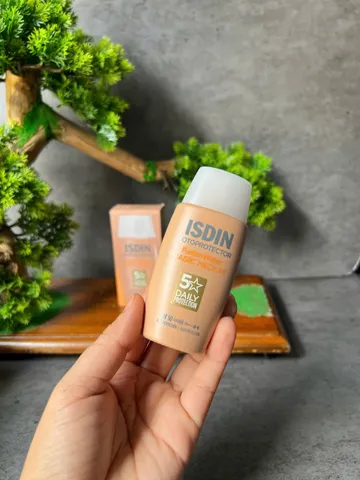 Kem Chống Nắng Có Màu ISDIN Fusion Water Magic Medium SPF50 50ml