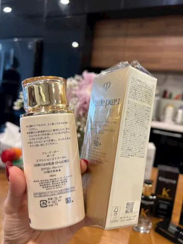 Kem Chống Nắng Body Clé De Peau UV Protective For Body or Face SPF50