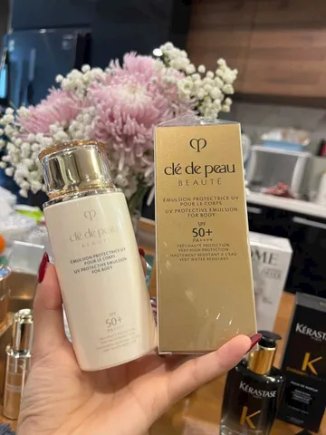 Kem Chống Nắng Body Clé De Peau UV Protective For Body or Face SPF50