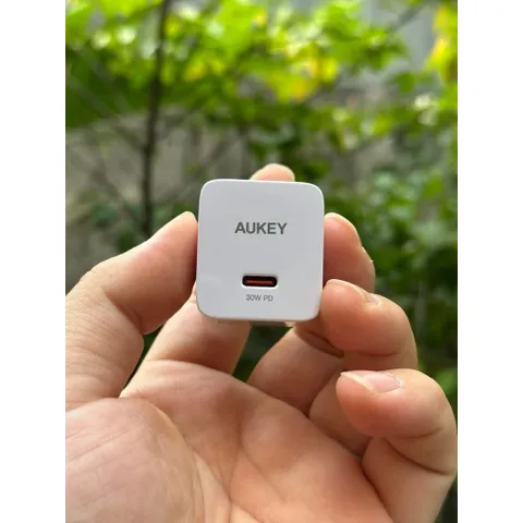 Củ sạc Aukey PA-Y30s công nghệ Power Delivery 30W sạc nhanh nhỏ gọn và an toàn