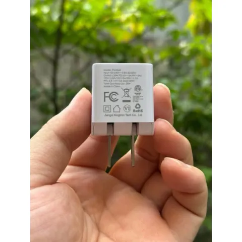 Củ sạc Aukey PA-Y30s công nghệ Power Delivery 30W sạc nhanh nhỏ gọn và an toàn