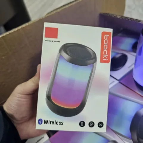 LOA BLUETOOTH OUTDOOR TOOCKI CHÍNH HÃNG- Âm thanh vòm - Đèn RGB ma thuật