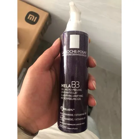 Gel Rửa Mặt Mela B3 Micro Peeling 200ml La Roche Posay Làm Sạch Da Dịu Nhẹ