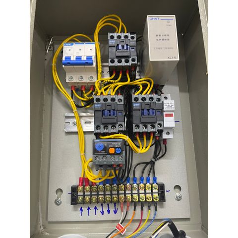 ✅ Tủ điện đảo chiều động cơ 3P, sử dụng điều khiển từ xa, có Bảo vệ mất pha,chống đảo pha, rơ le Nhiệt